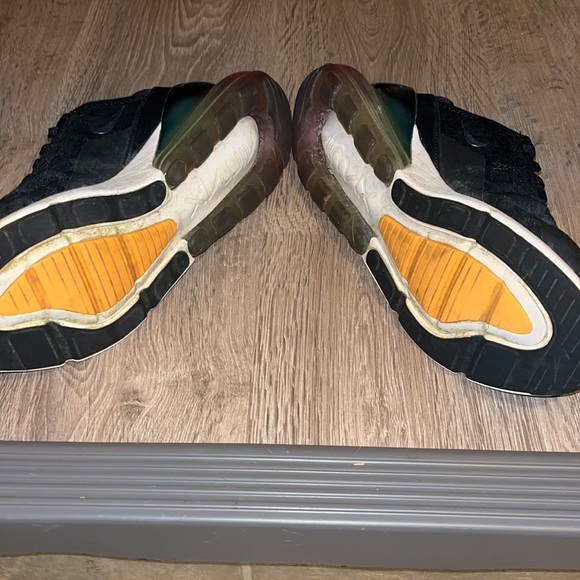 Nike 270 - Picture 3 of 3